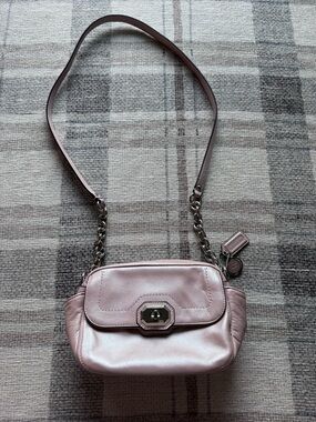 Coach F24843 Campbell Turnlock Camera Crossbody Bag – Iridescent Pink